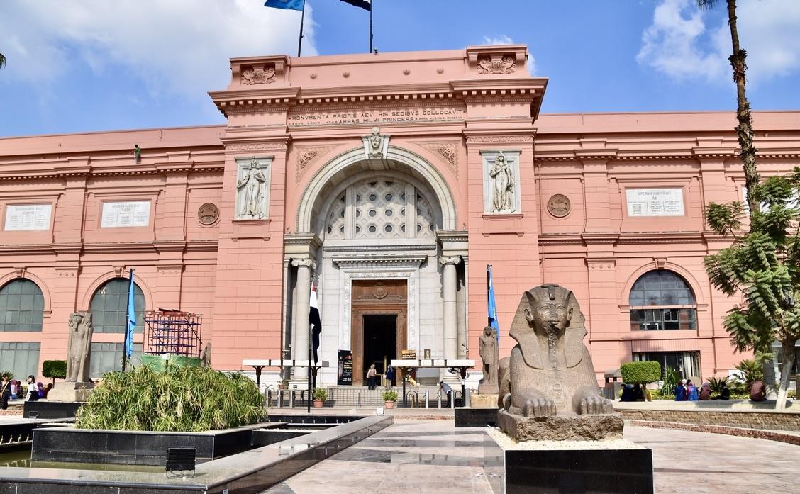 Cairo by Bus – Egyptian Museum in Tahrir & Giza Pyramids
